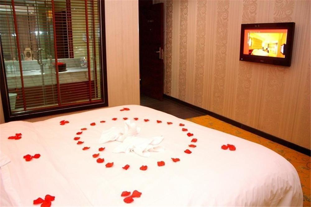 Huangma Holiday Hotel Хайкоу Экстерьер фото